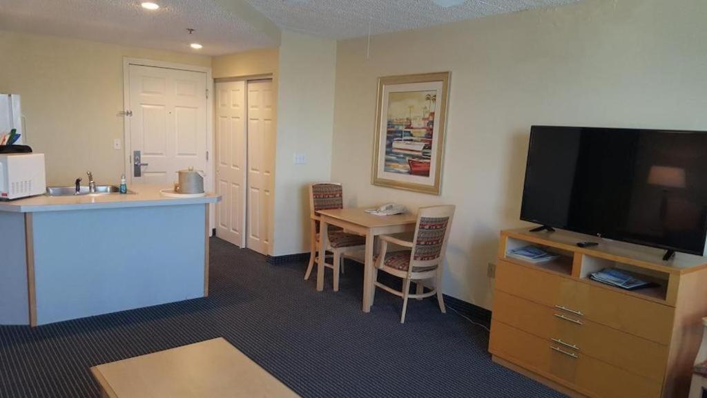 קלירווטר ביץ' Chart House Suites And Marina מראה חיצוני תמונה