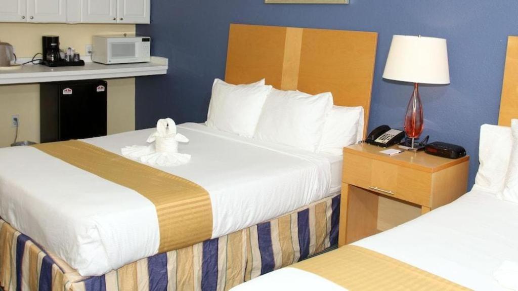 קלירווטר ביץ' Chart House Suites And Marina מראה חיצוני תמונה