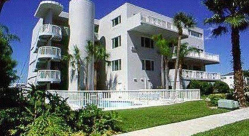 קלירווטר ביץ' Chart House Suites And Marina מראה חיצוני תמונה