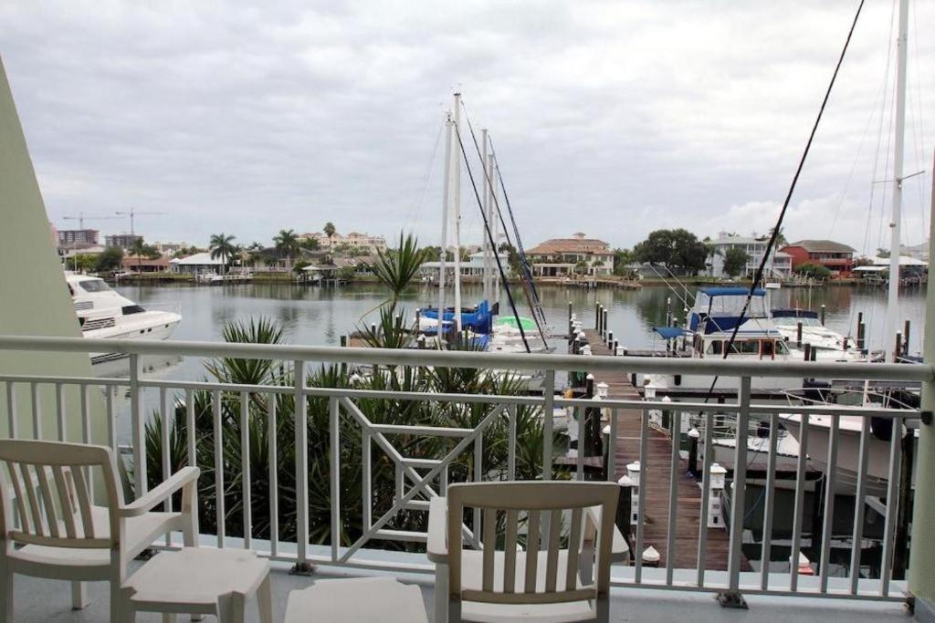 קלירווטר ביץ' Chart House Suites And Marina מראה חיצוני תמונה