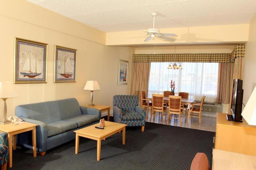 קלירווטר ביץ' Chart House Suites And Marina מראה חיצוני תמונה