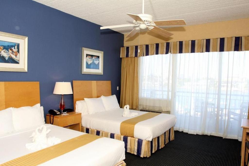 קלירווטר ביץ' Chart House Suites And Marina מראה חיצוני תמונה