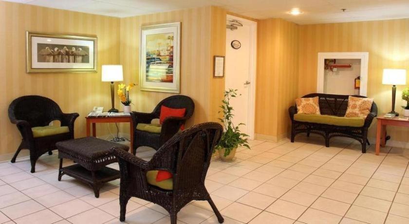 קלירווטר ביץ' Chart House Suites And Marina מראה חיצוני תמונה