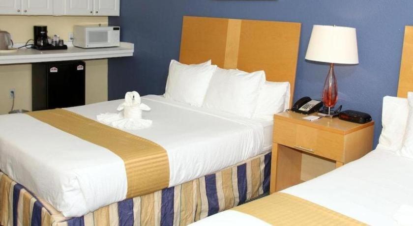 קלירווטר ביץ' Chart House Suites And Marina מראה חיצוני תמונה
