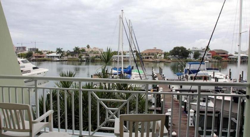 קלירווטר ביץ' Chart House Suites And Marina מראה חיצוני תמונה