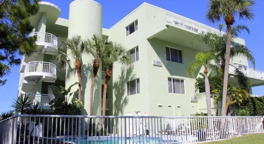 קלירווטר ביץ' Chart House Suites And Marina מראה חיצוני תמונה