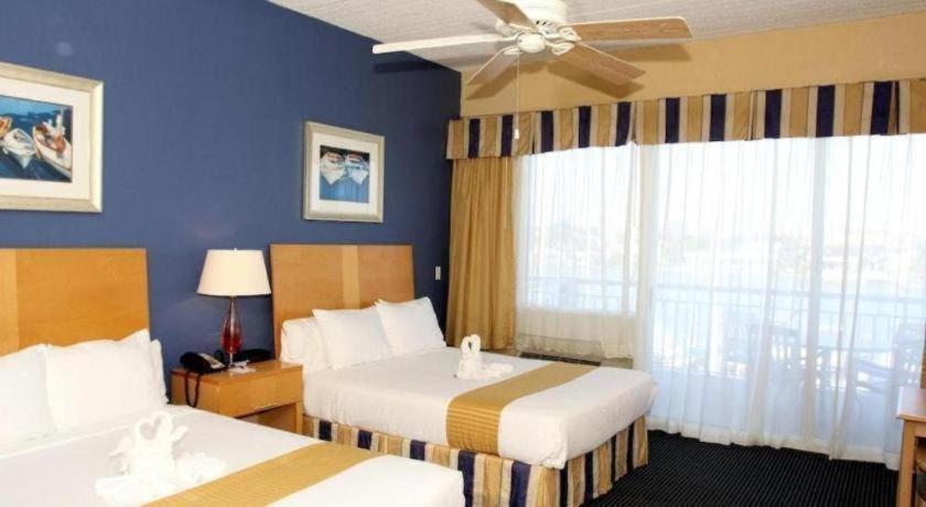 קלירווטר ביץ' Chart House Suites And Marina מראה חיצוני תמונה