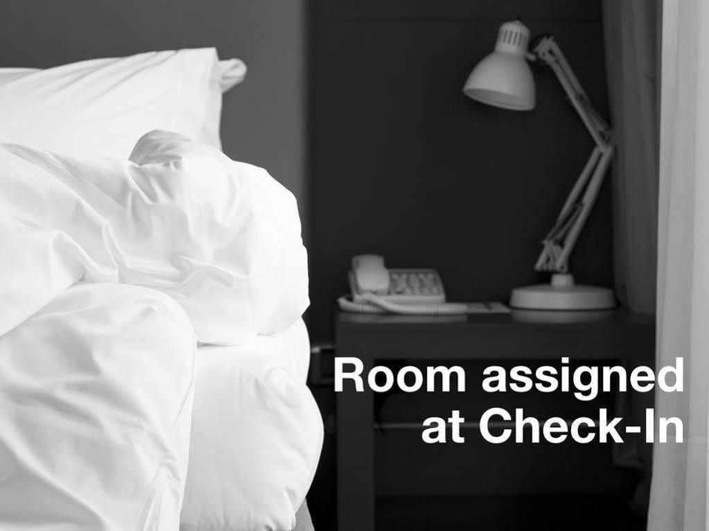קלירווטר ביץ' Chart House Suites And Marina מראה חיצוני תמונה